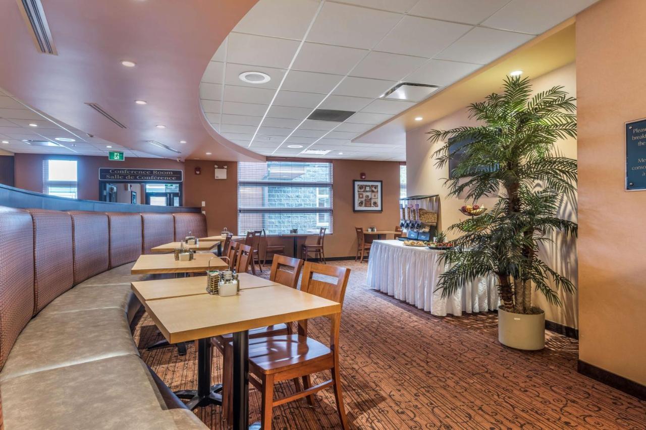 Best Western Plus, Bathurst Hotel & Suites Екстер'єр фото