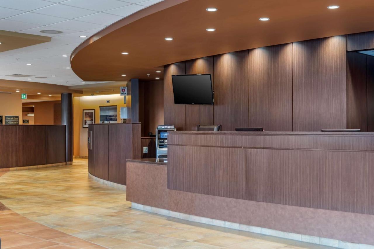Best Western Plus, Bathurst Hotel & Suites Екстер'єр фото