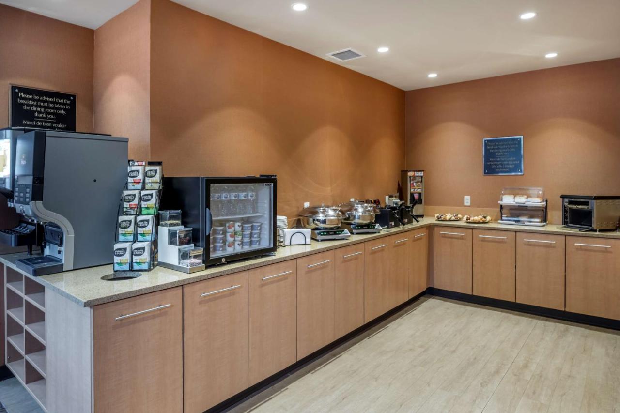 Best Western Plus, Bathurst Hotel & Suites Екстер'єр фото