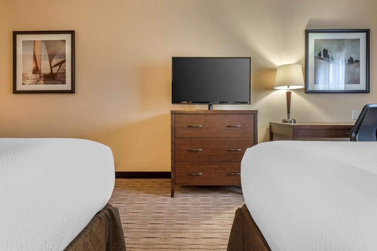 Best Western Plus, Bathurst Hotel & Suites Екстер'єр фото