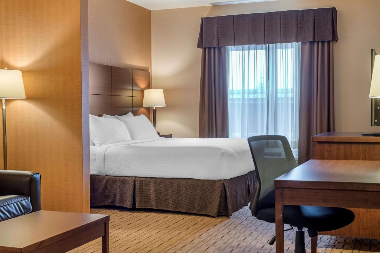 Best Western Plus, Bathurst Hotel & Suites Екстер'єр фото