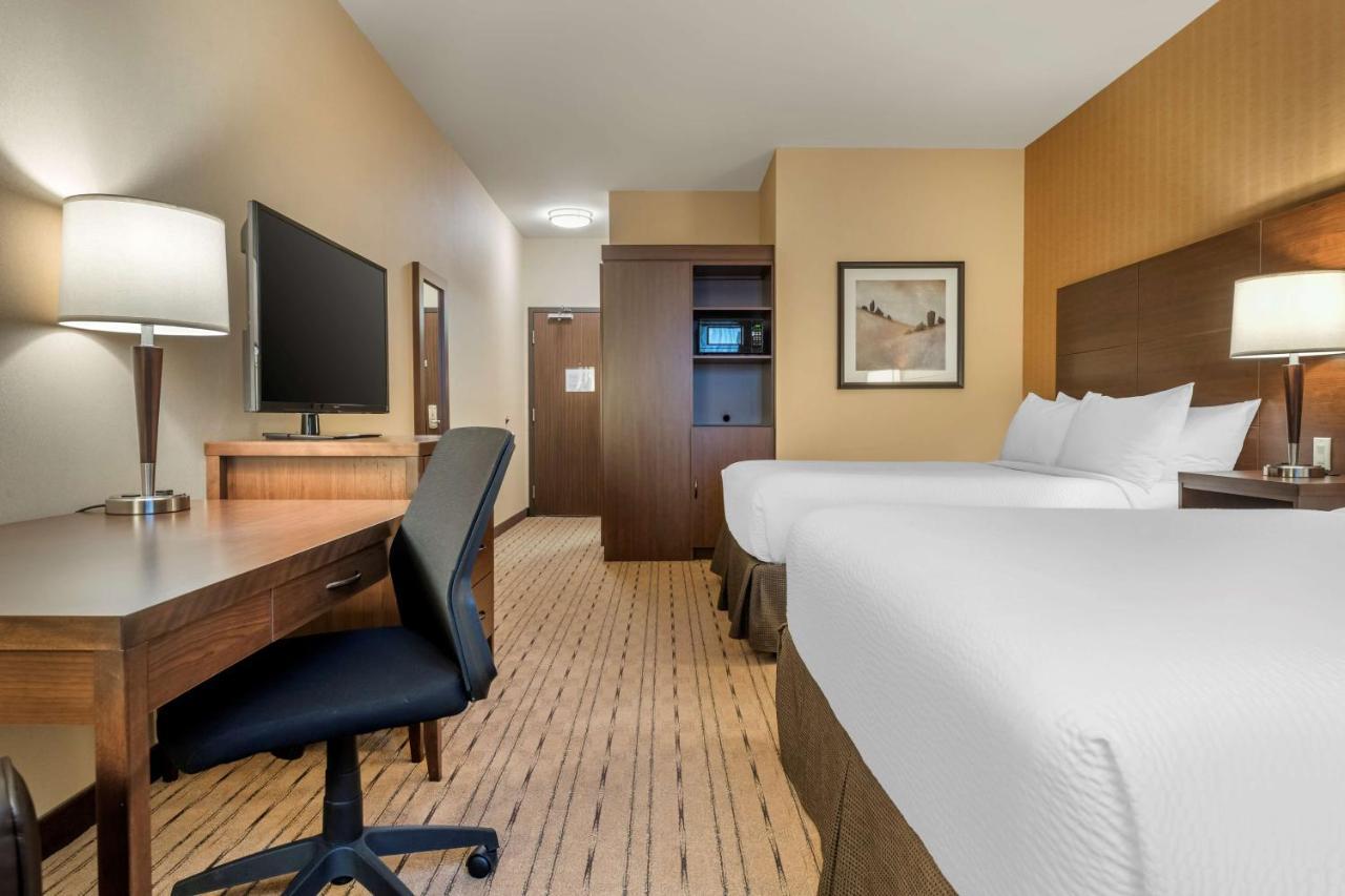 Best Western Plus, Bathurst Hotel & Suites Екстер'єр фото