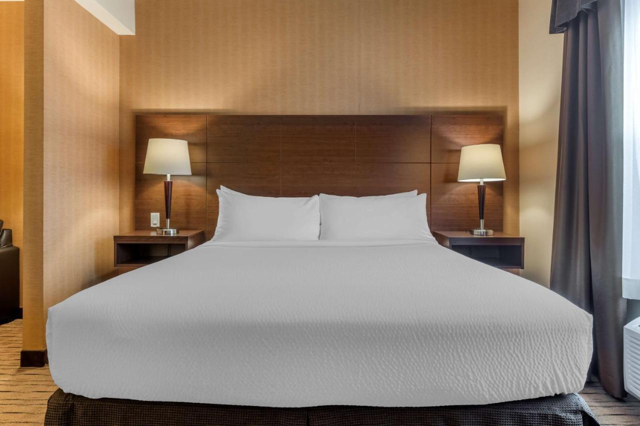 Best Western Plus, Bathurst Hotel & Suites Екстер'єр фото