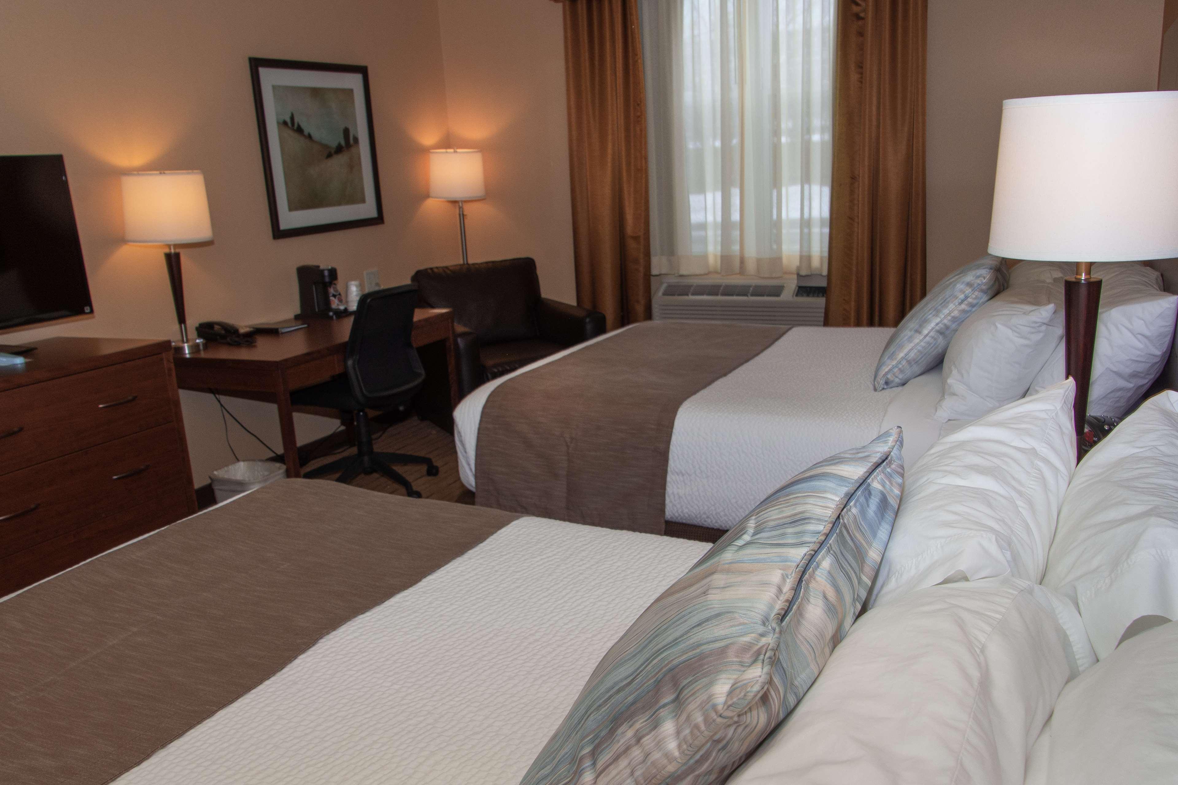 Best Western Plus, Bathurst Hotel & Suites Екстер'єр фото