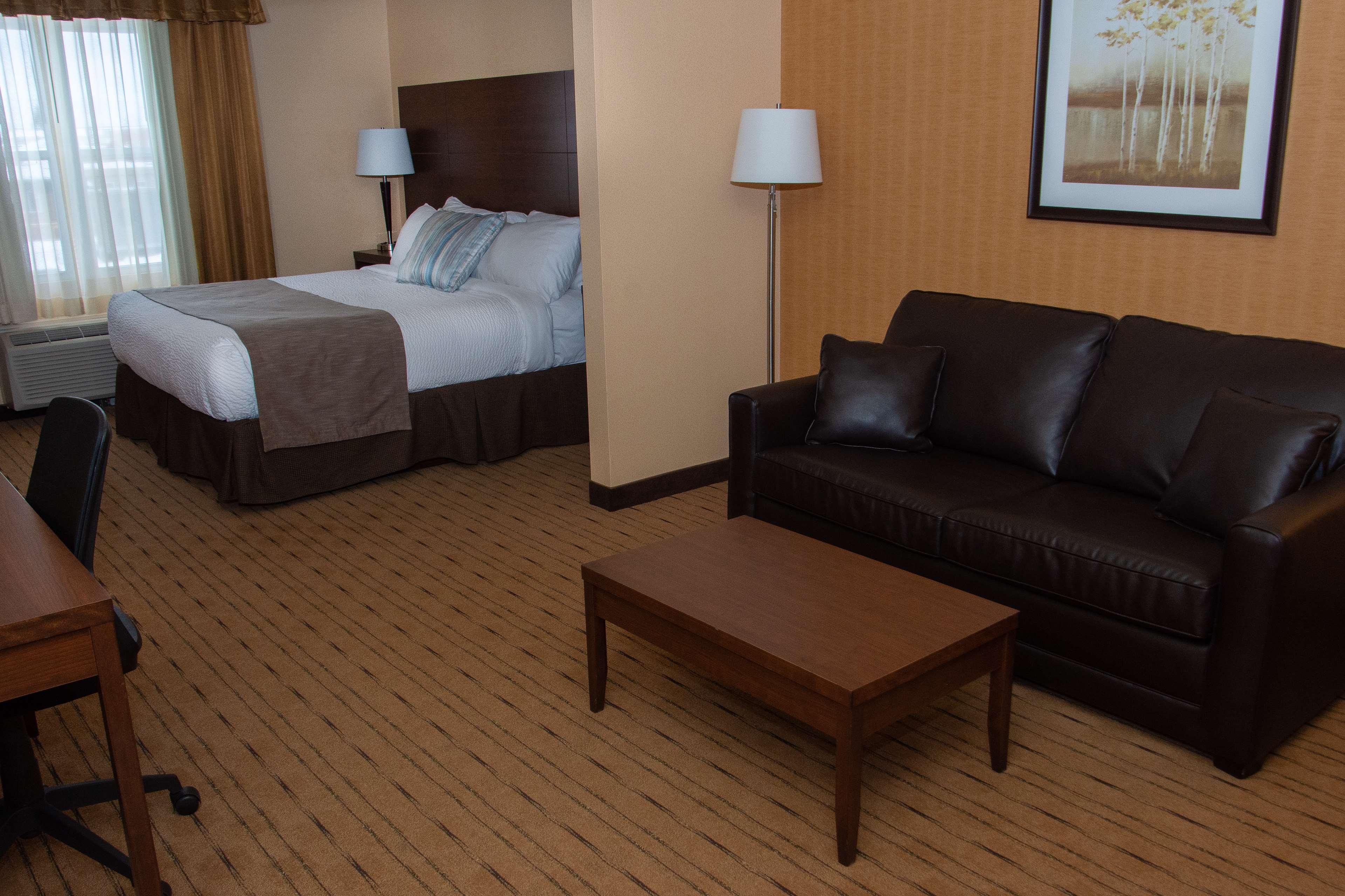 Best Western Plus, Bathurst Hotel & Suites Екстер'єр фото
