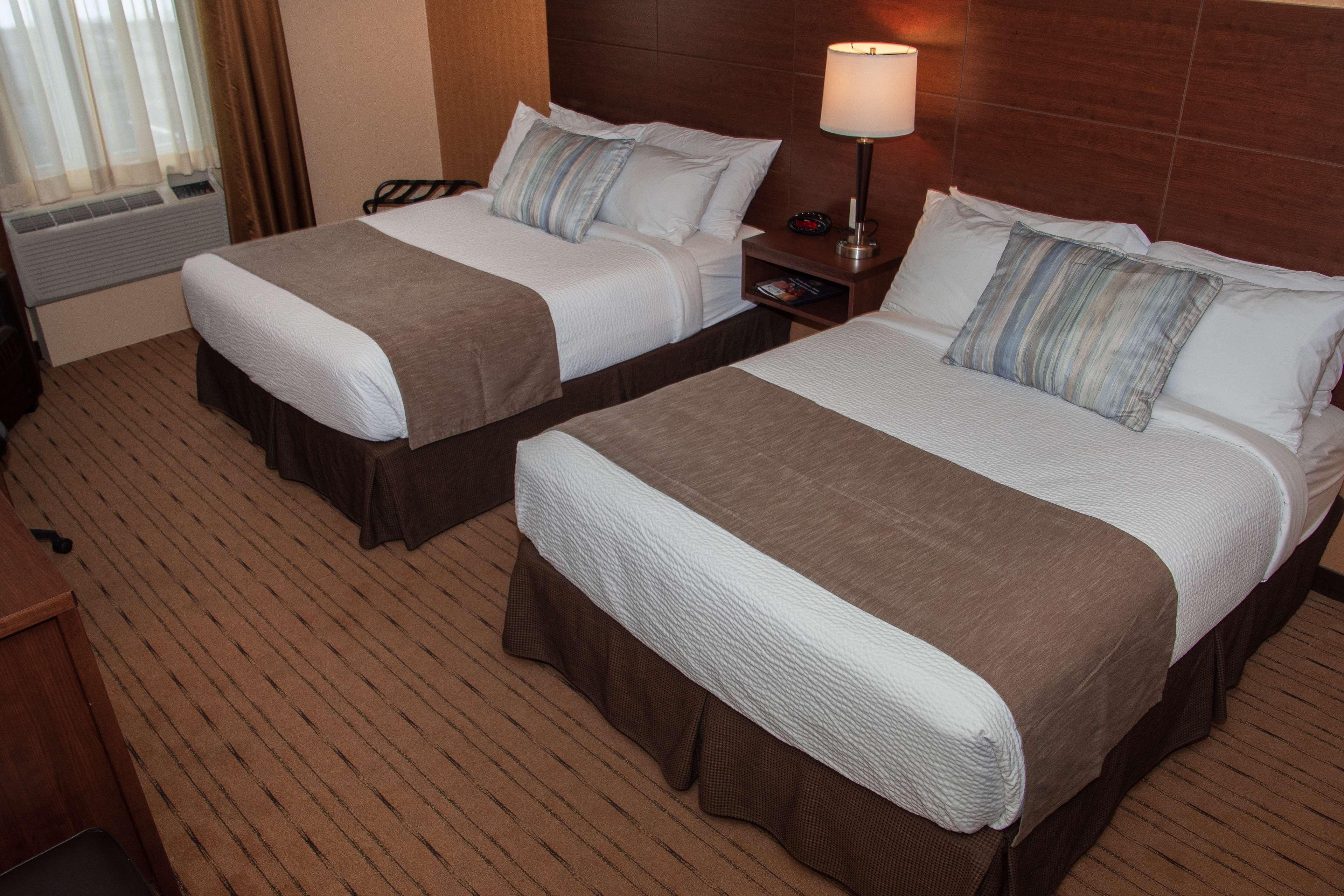 Best Western Plus, Bathurst Hotel & Suites Екстер'єр фото
