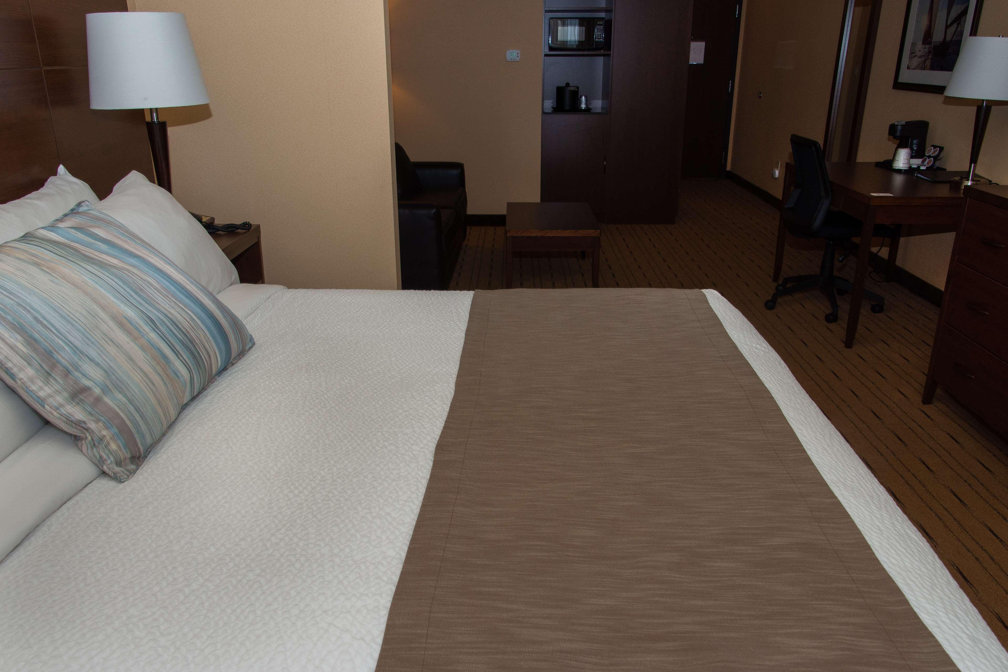 Best Western Plus, Bathurst Hotel & Suites Екстер'єр фото