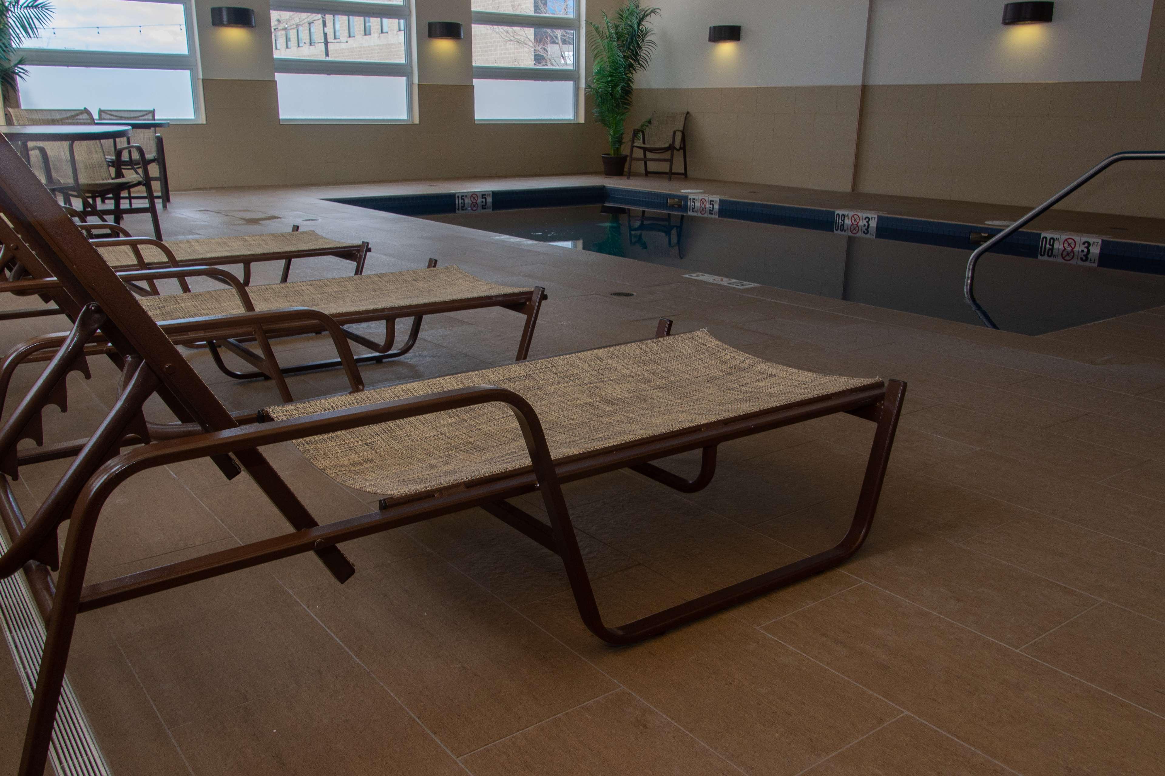 Best Western Plus, Bathurst Hotel & Suites Екстер'єр фото