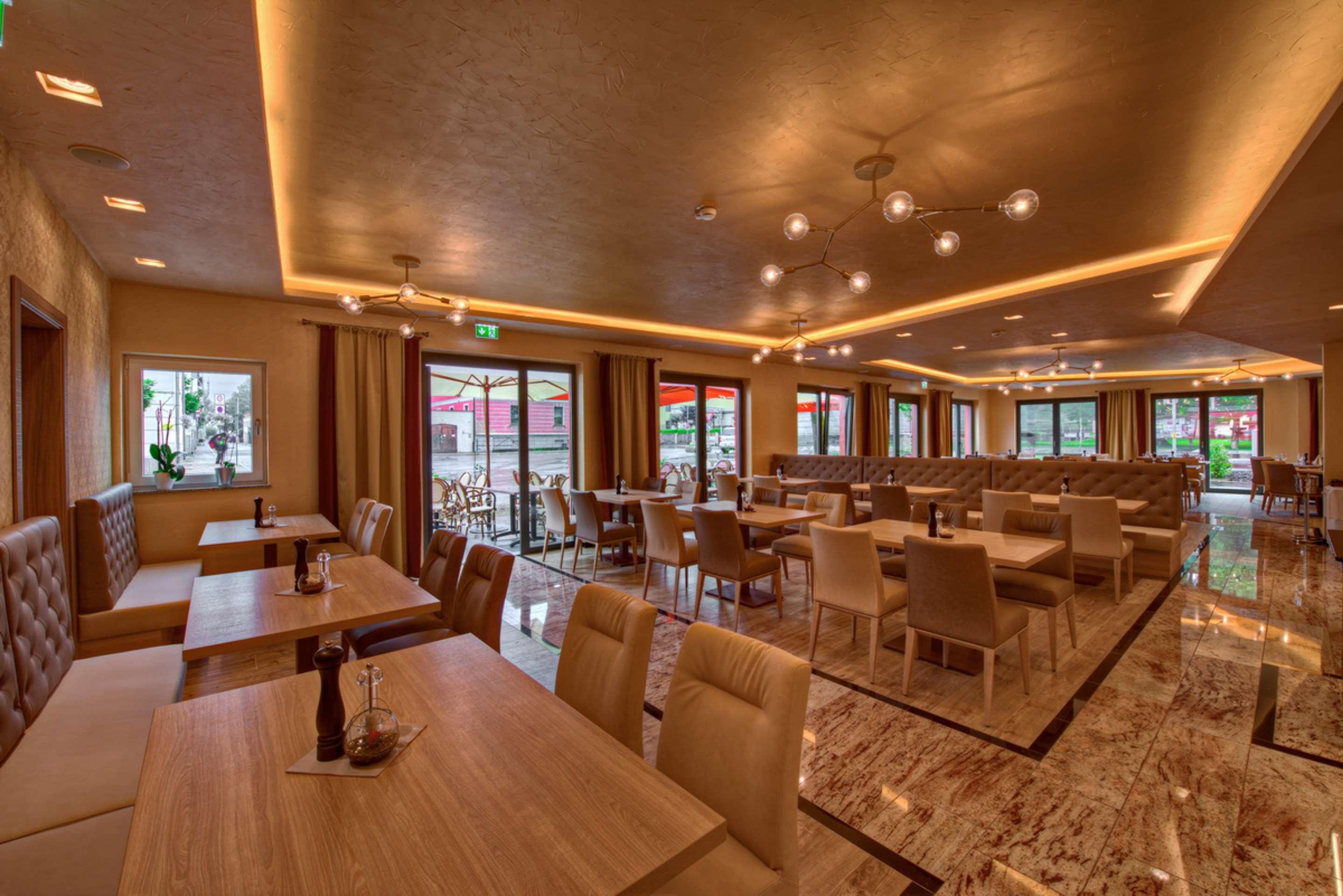 Best Western Plus, Bathurst Hotel & Suites Екстер'єр фото