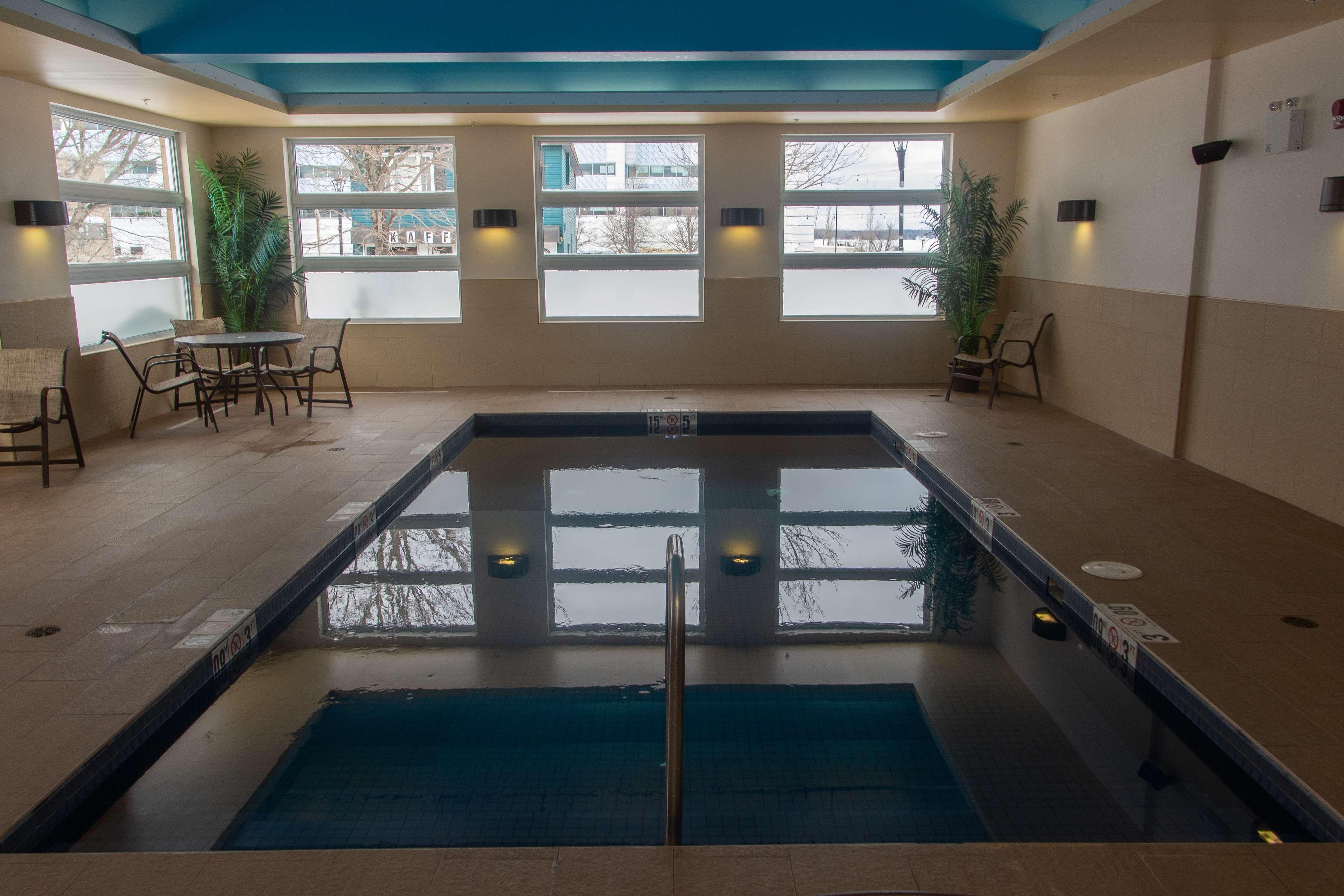 Best Western Plus, Bathurst Hotel & Suites Екстер'єр фото