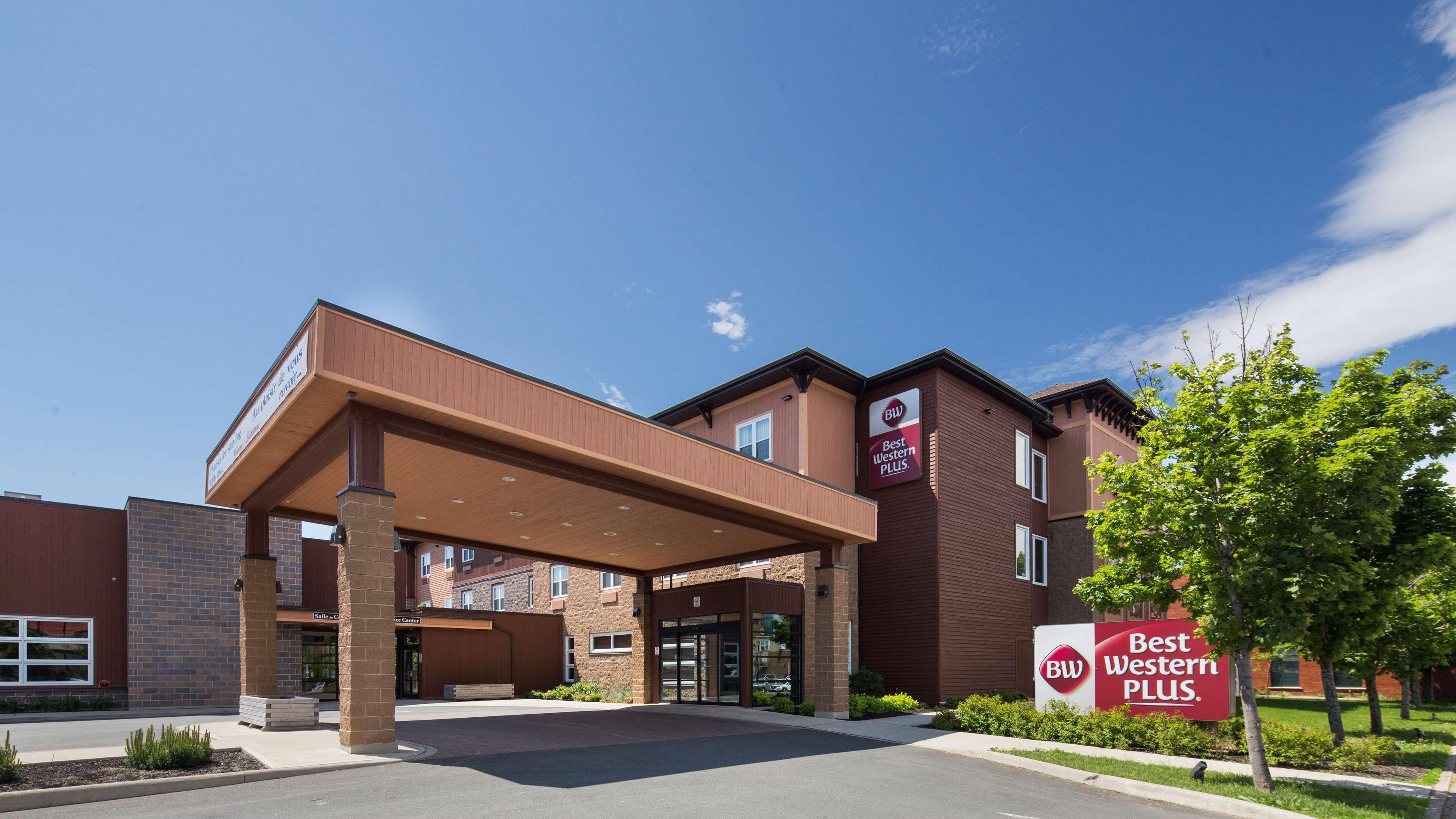 Best Western Plus, Bathurst Hotel & Suites Екстер'єр фото
