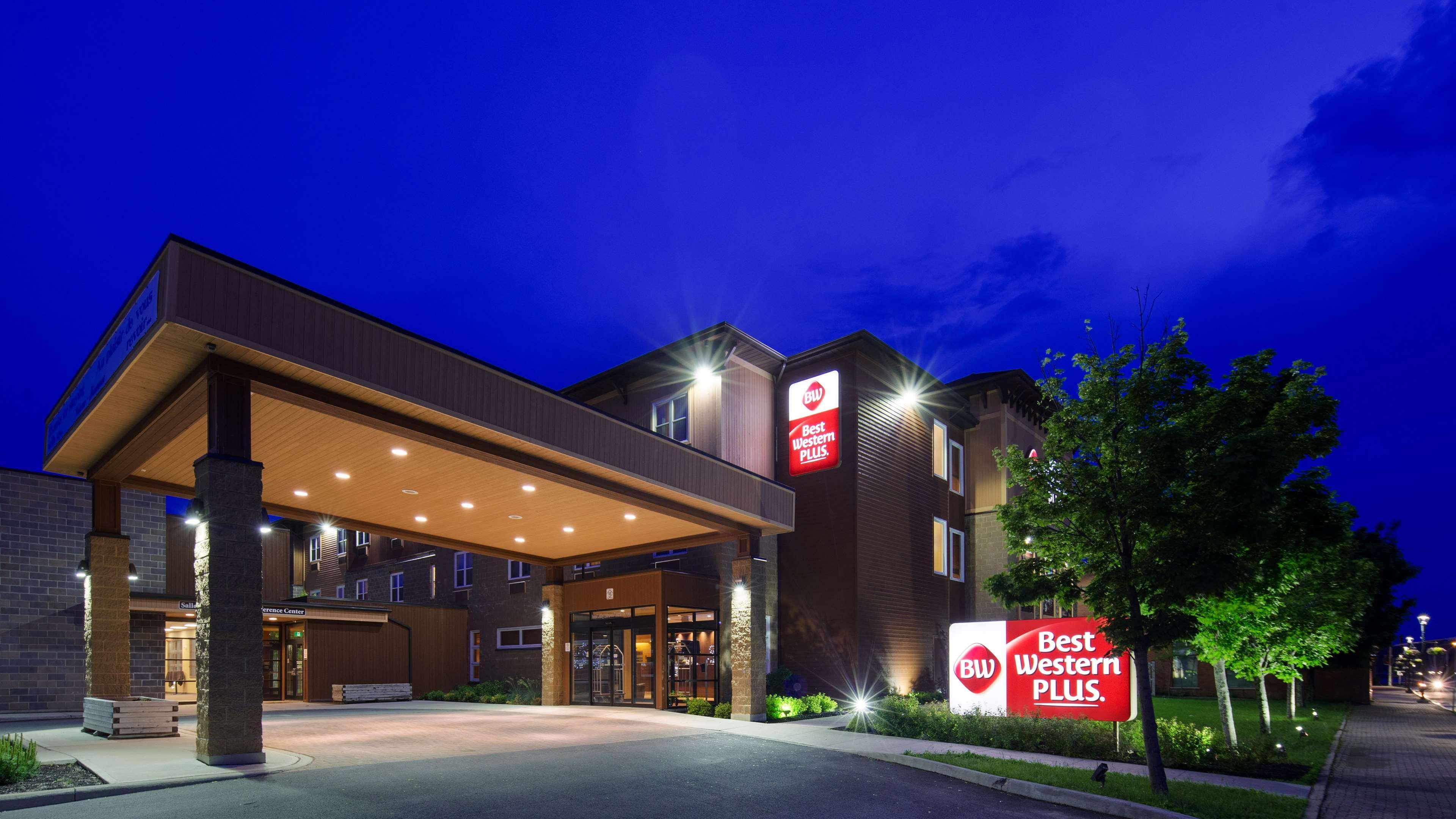 Best Western Plus, Bathurst Hotel & Suites Екстер'єр фото